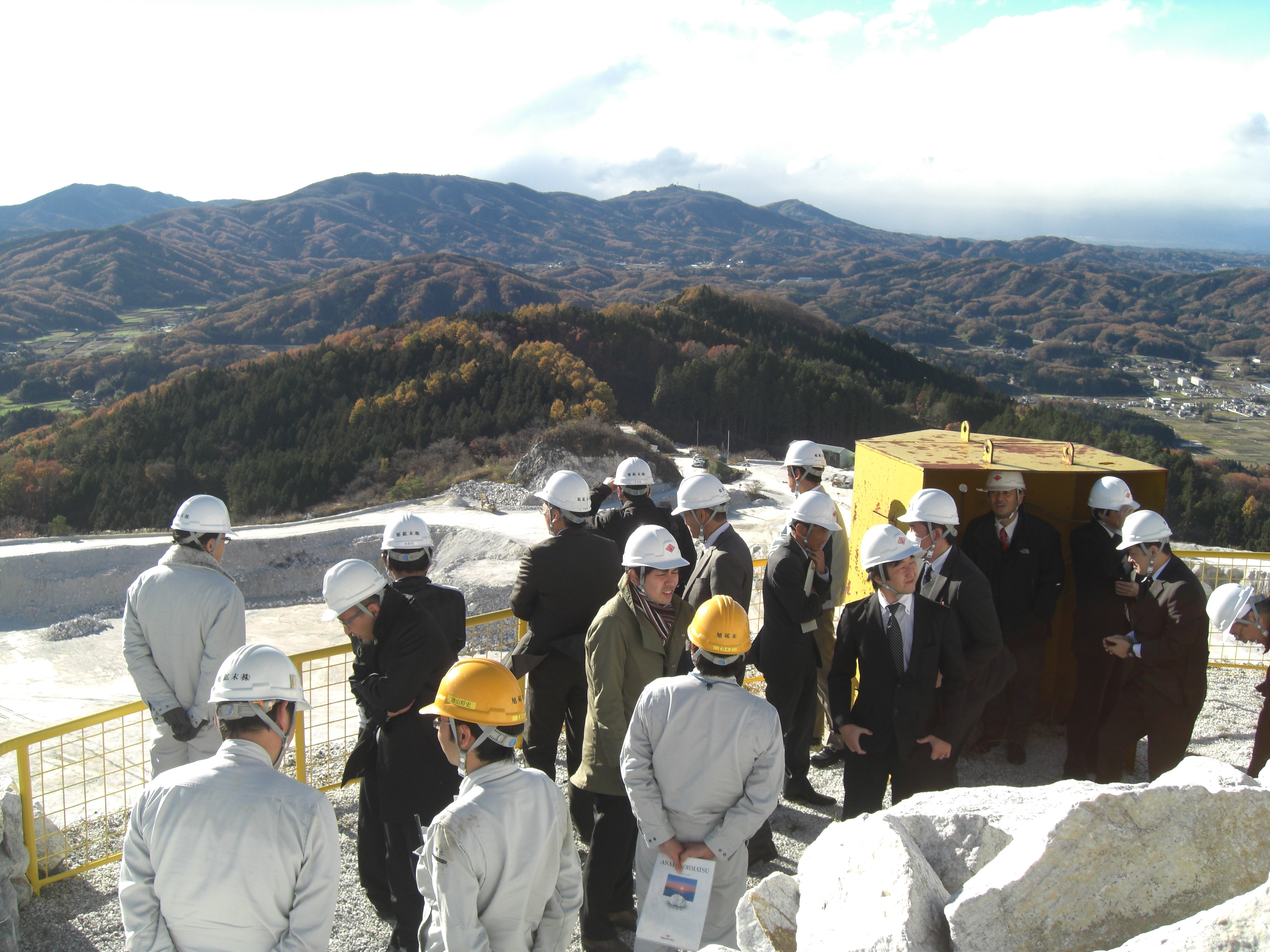 鉱山の頂上全体を見学