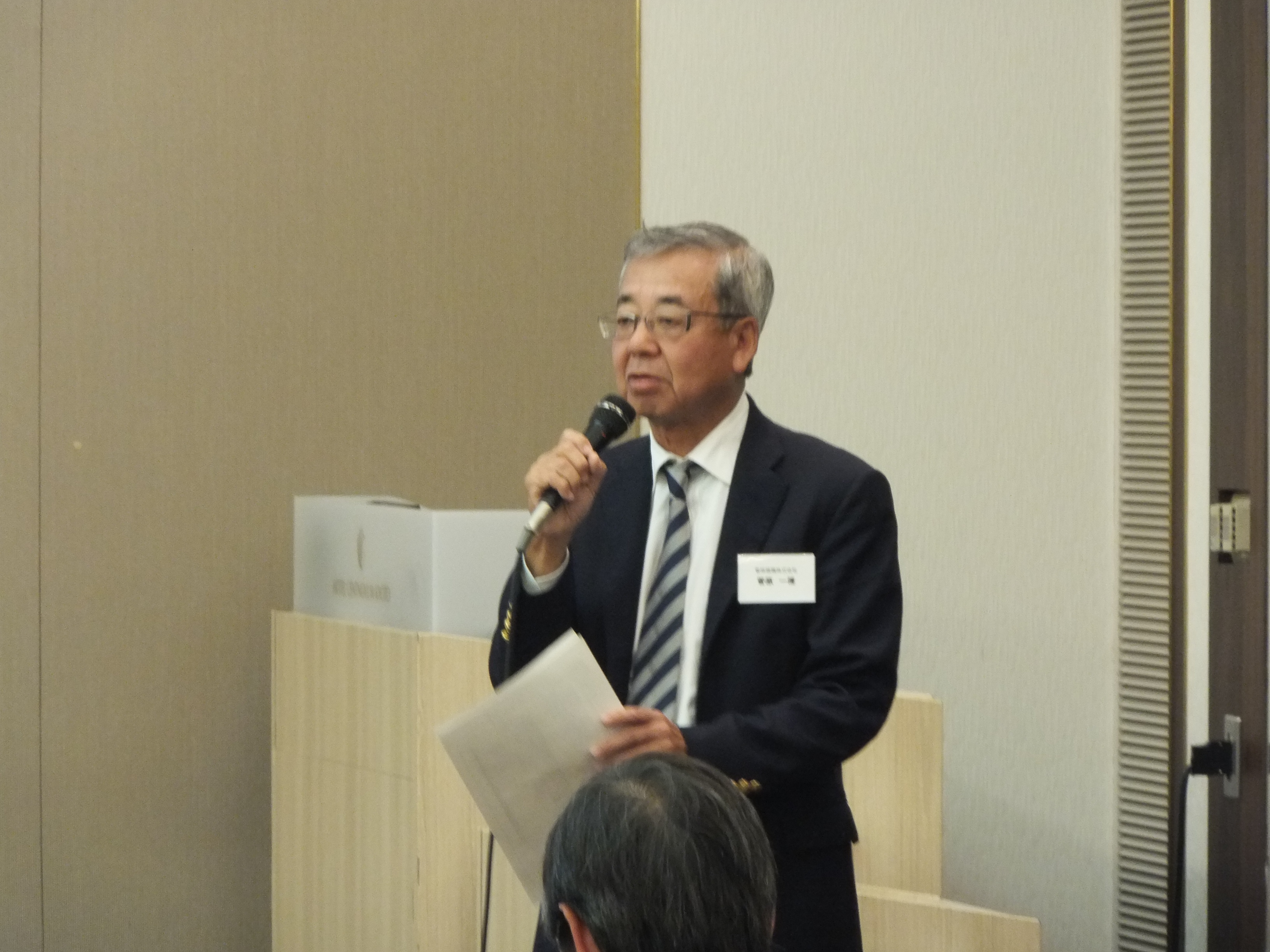 挨拶をされる産学技術交流推進部門 副マネジャー　菅原氏