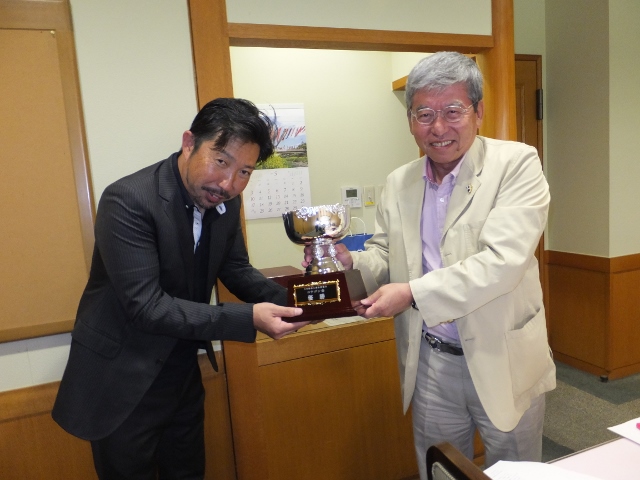 グロス90、ネット70.8で 優勝された　三浦邦康氏